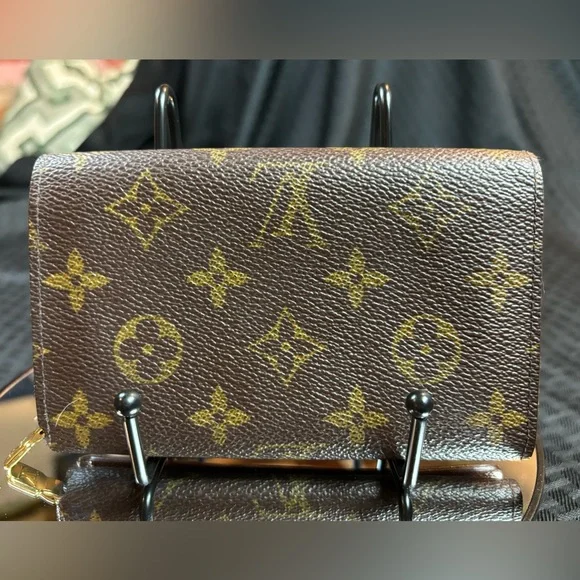Louis Vuitton Zip Wallet - Picture 3 of 13